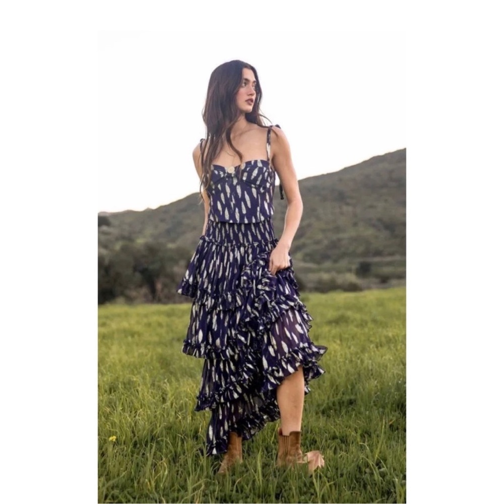 Free People Jen's Pirate Booty Solar Set
Size M Tiered Navy Blue Printed Ruffle